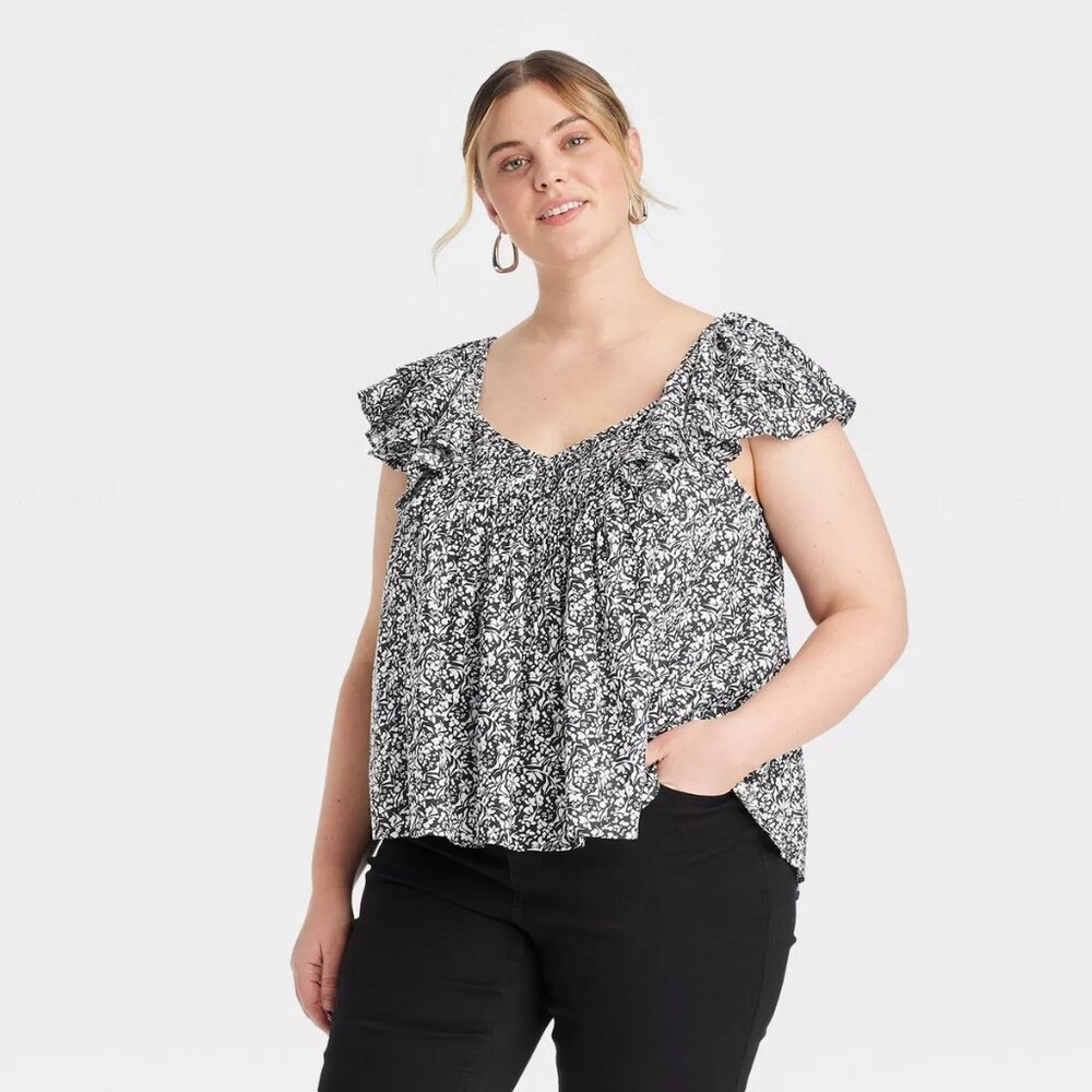 Universal Thread Black and White Floral Blouse